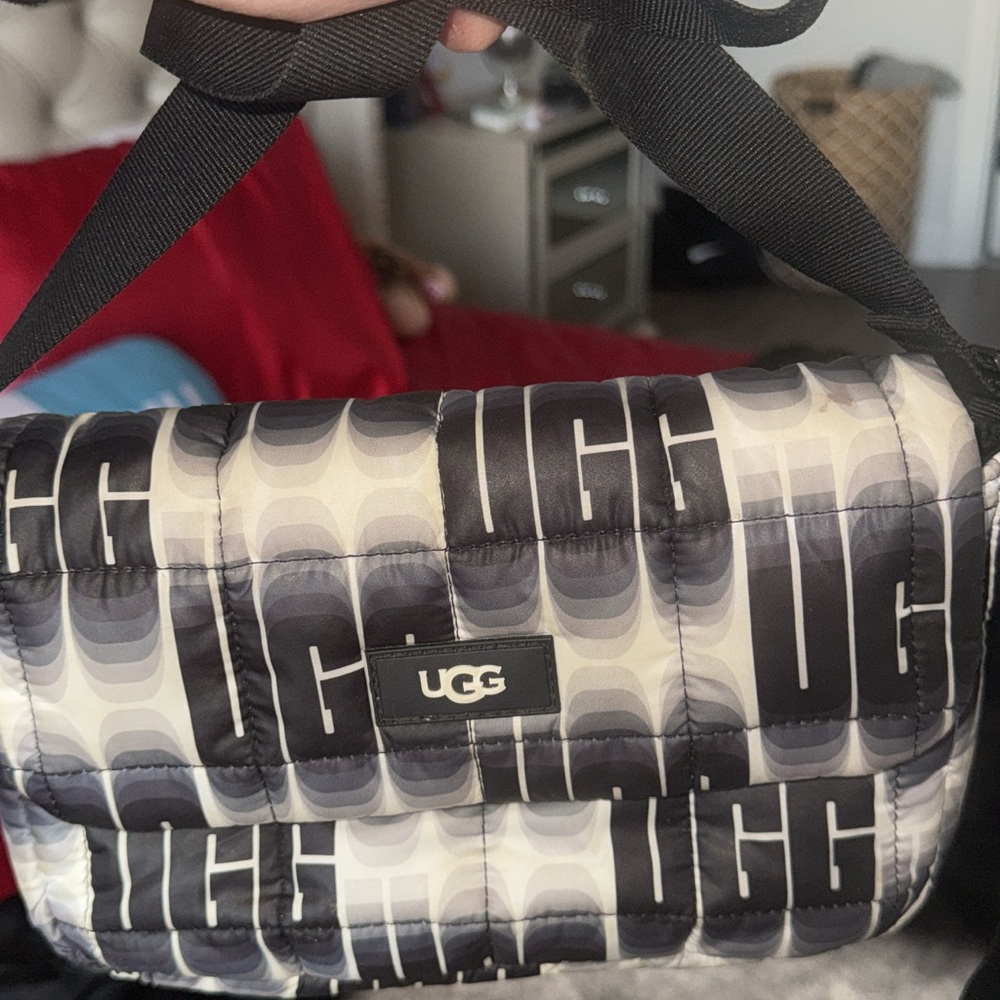 UGG Monochrome Men's Messenger Bag
